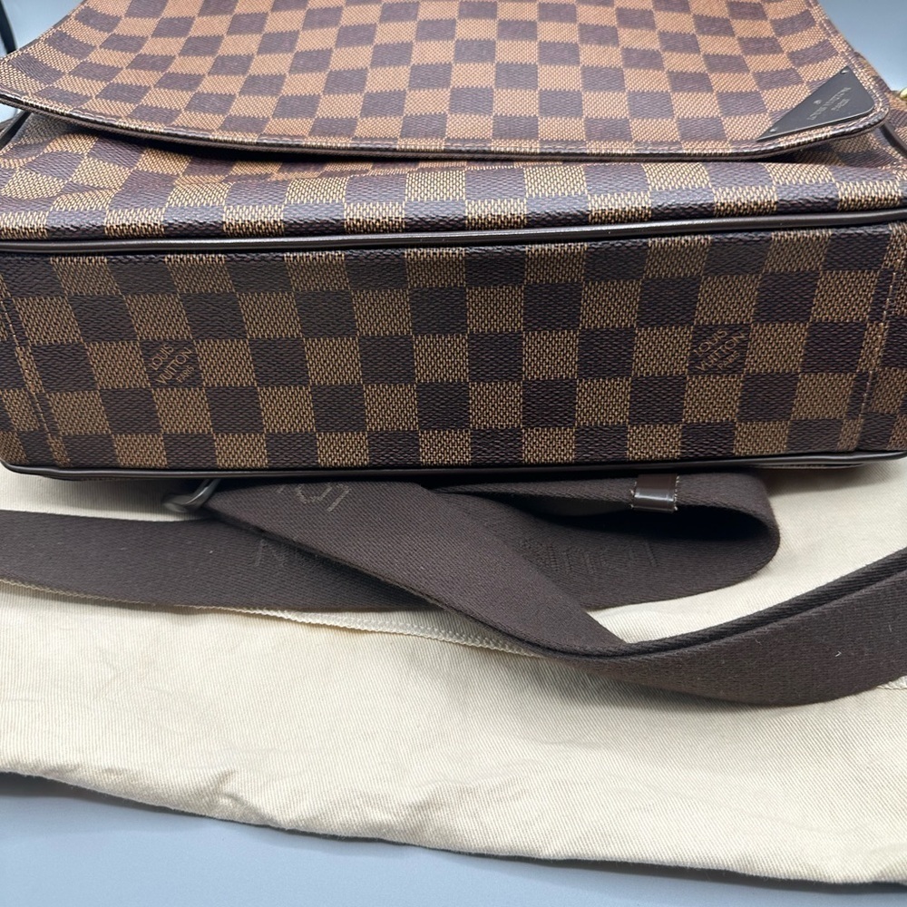 Louis Vuitton
Shelton Messenger Bag Damier MM - Picture 3 of 16
